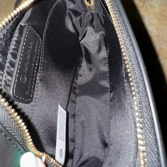 NWT/Rare - Lululemon Leather Alternative Everywhere Belt Bag - Gold Hardware 1L - Picture 9 of 14